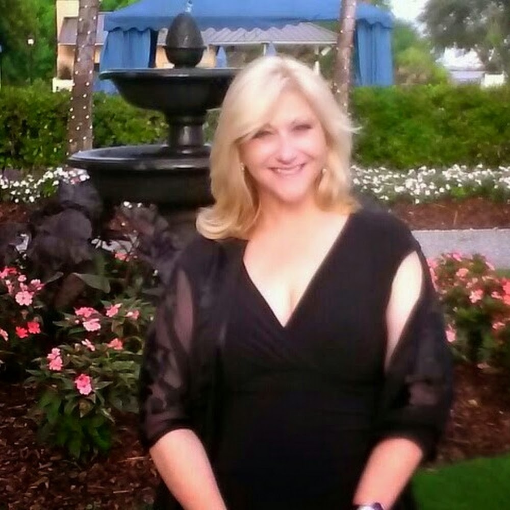 Meet your Posher, Felicia